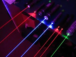 La luz Laser es siempre monocroma, aunque el color depende de la frecuencia de onda