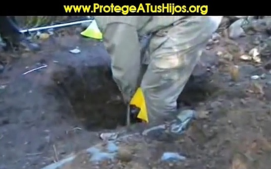 Una imagen de las excavaciones realizadas para desenterrar restos de niños que fueron enterrados clandestinamente