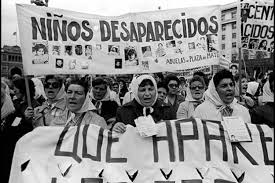 También en Argentina el robo de bebes durante la dictadura de Videla, fue una constante. Y la Iglesia católica estuvo implicada en ello